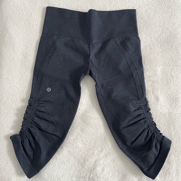 Lululemon “In the flow” crop leggings - Picture 3 of 5